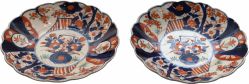 Autor Não Identificado - Conjunto de 2 medalhões em porcelana Imari, em tons rouge de fer, azul e vermelho e ouro.