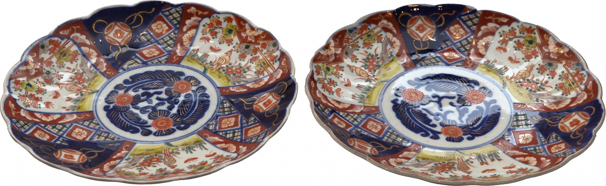 Par de medalhões em porcelana com borda recortada padrão "Imarí" - 